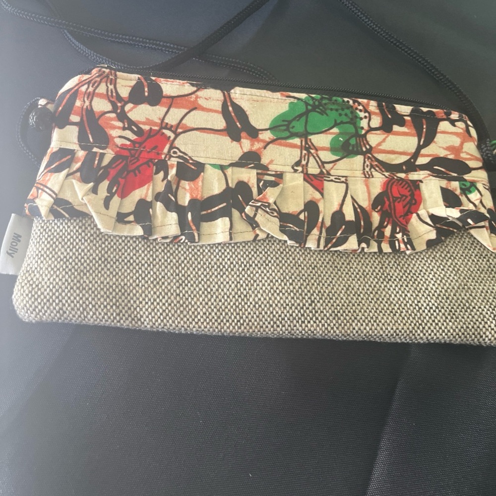 Floral Ruffle Clutch Bag - Multicolor zip doesn’t close